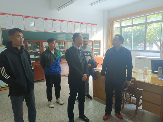 说明: C:\Users\Administrator\Desktop\f3e08ba700b0d90d2d14ba08b2e94e2.jpg