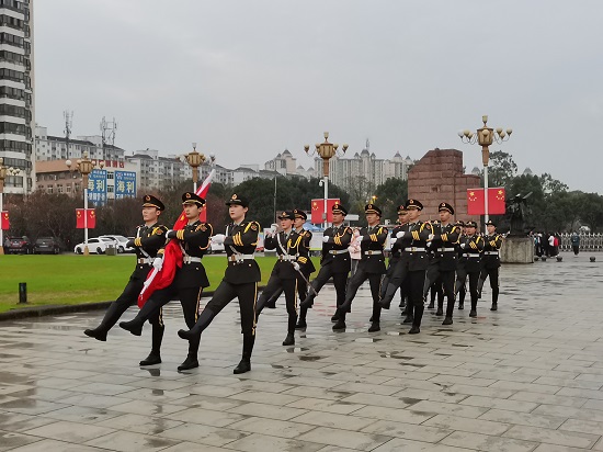 说明: C:\Users\Administrator\Desktop\申博sunbet举行升国旗仪式\申博sunbet举行升国旗仪式\1.jpg