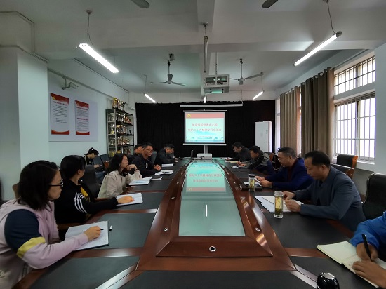 说明: C:\Users\Administrator\Desktop\公司党委中心组召开党的二十大精神学习交流会\公司党委中心组召开党的二十大精神学习交流会\IMG_20221025_083602.jpg