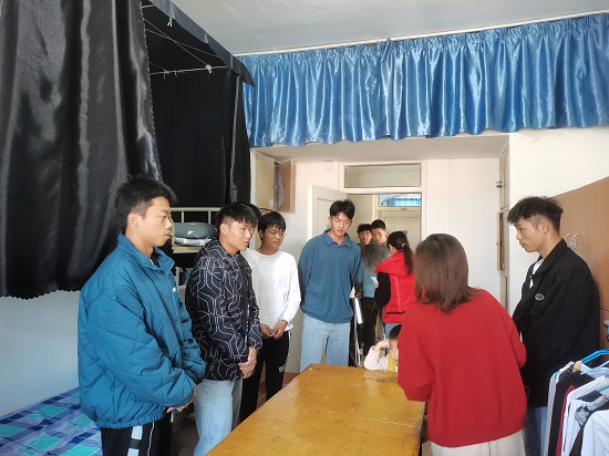 说明: C:\Users\Administrator\Desktop\申博sunbet举办文明宿舍评比活动\申博sunbet举办文明宿舍评比活动\2ae7d05fbd7225a7eb257915d662744.jpg