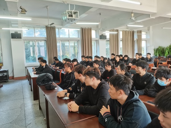 说明: C:\Users\Administrator\Desktop\申博sunbet“青马工程”第一期老员工骨干培训班开班2021.11.12\申博sunbet“青马工程”第一期老员工骨干培训班开班2021.11.12\3.jpg