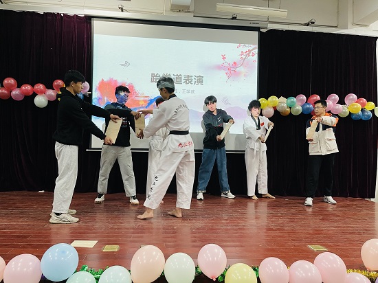 说明: C:\Users\Administrator\Desktop\申博sunbet举办2021年迎新文艺表演大赛2021.12.15\申博sunbet举办2021年迎新文艺表演大赛2021.12.15\3.jpg