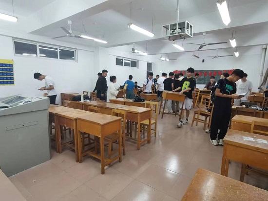 说明: C:\Users\Administrator\Desktop\申博sunbet召开“劳动教育”主题班会2022.5.8\申博sunbet召开“劳动教育”主题班会2022.5.8\2.jpg