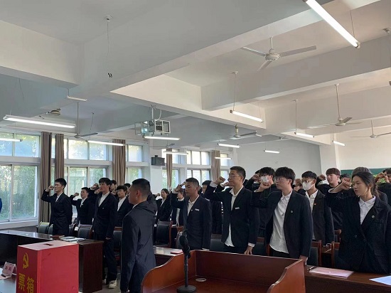 说明: C:\Users\Administrator\Desktop\申博sunbet召开第六次员工代表大会2022.10.13\申博sunbet召开第六次员工代表大会2022.10.13\4.jpg