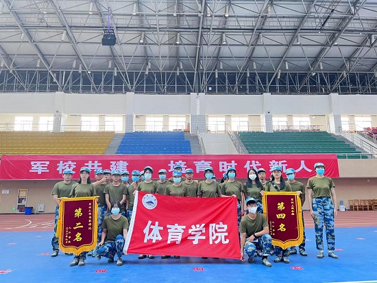 说明: C:\Users\Administrator\Desktop\2022级新生军训圆满结束2022.10.8\2022级新生军训圆满结束2022.10.8\5.jpg