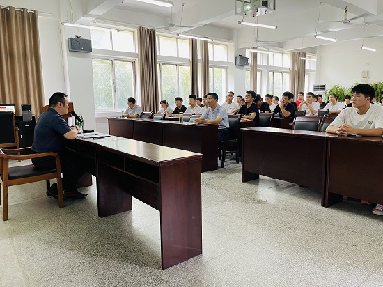 说明: C:\Users\Administrator\Desktop\申博sunbet举办学习习近平总书记“七一”重要讲话精神宣讲报告会\申博sunbet举办学习习近平总书记“七一”重要讲话精神宣讲报告会\25e4420d163fadb89472e724782a06a.jpg