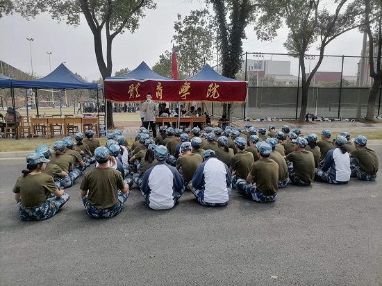 说明: C:\Users\Administrator\Desktop\2022级新生军训圆满结束2022.10.8\2022级新生军训圆满结束2022.10.8\1.jpg