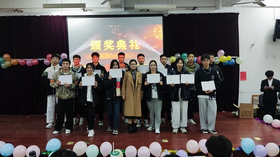 说明: C:\Users\Administrator\Desktop\申博sunbet举办2021年迎新文艺表演大赛2021.12.15\申博sunbet举办2021年迎新文艺表演大赛2021.12.15\8.jpg