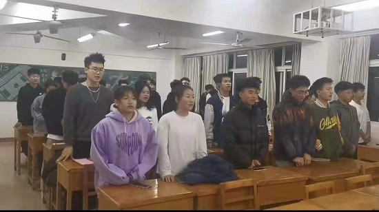 说明: C:\Users\Administrator\Desktop\申博sunbet组织师生传唱主题歌曲《领航》2022.1.4\申博sunbet组织师生传唱主题歌曲《领航》2022.1.4\1.jpg