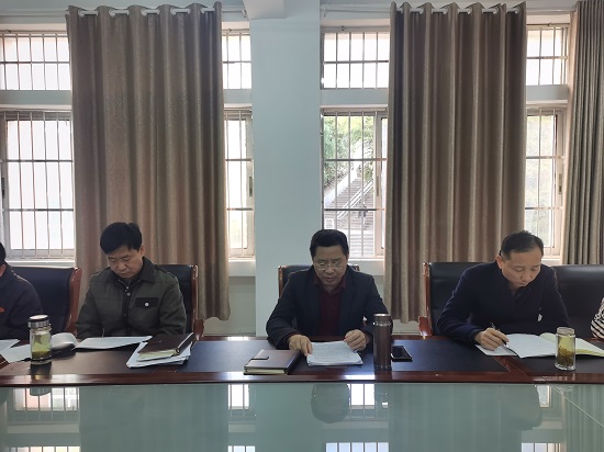 说明: C:\Users\Administrator\Desktop\公司党委中心组专题学习十九届六中全会精神\公司党委中心组专题学习十九届六中全会精神\IMG_20211116_083226.jpg