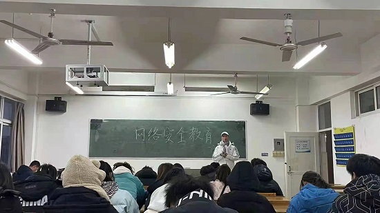 说明: C:\Users\Administrator\Desktop\申博sunbet召开期末安全教育主题班会2021.12.27\申博sunbet召开期末安全教育主题班会2021.12.27\2.jpg