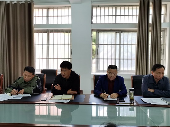 说明: C:\Users\Administrator\Desktop\公司党委中心组召开党的二十大精神学习交流会\公司党委中心组召开党的二十大精神学习交流会\IMG_20221025_083353.jpg