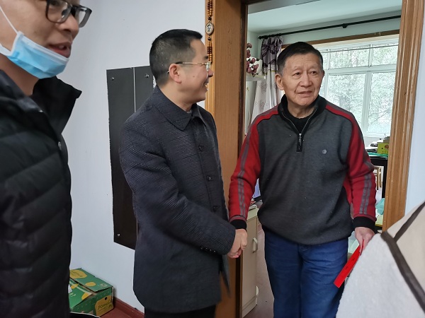 说明: C:\Users\Administrator\Desktop\申博sunbet走访慰问离退休老同志\IMG_20210118_091713.jpg