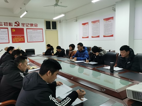 说明: C:\Users\Administrator\Desktop\申博sunbet召开2021年度党支部书记述职评议会\申博sunbet召开2021年度党支部书记述职评议会\IMG_20211228_083019.jpg