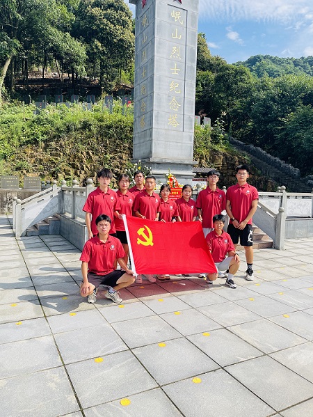 说明: C:\Users\Administrator\Desktop\申博sunbet组织青年老员工开展“红色走读”活动2022.8\申博sunbet组织青年老员工开展“红色走读”活动2022.8\3.jpg