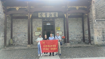 说明: C:\Users\Administrator\Desktop\申博sunbet组织青年老员工开展“红色走读”活动2022.8\申博sunbet组织青年老员工开展“红色走读”活动2022.8\1.jpg