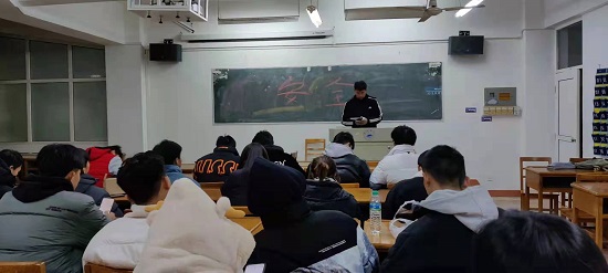 说明: C:\Users\Administrator\Desktop\申博sunbet召开期末安全教育主题班会2021.12.27\申博sunbet召开期末安全教育主题班会2021.12.27\3.jpg